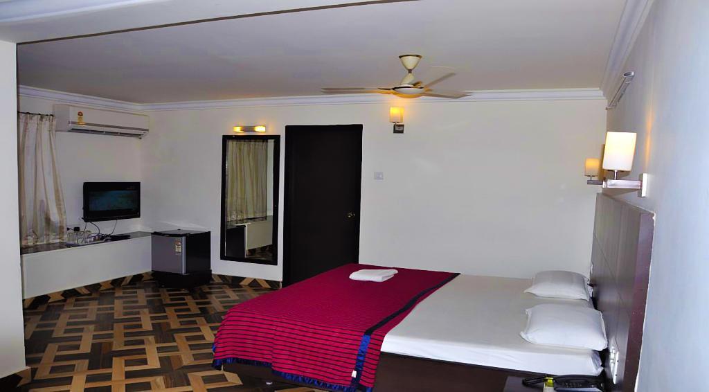 Hôtel Aditya Palace à Rājahmundry Extérieur photo